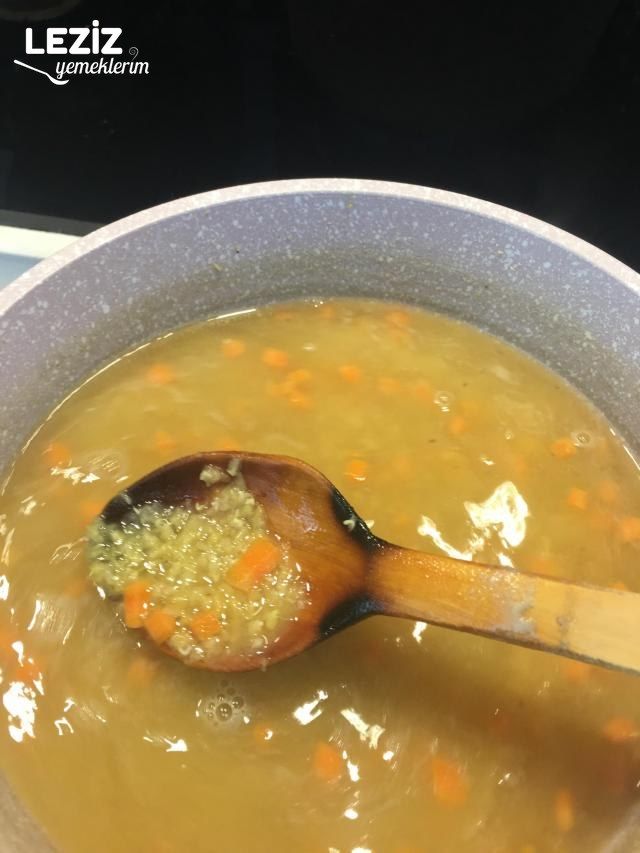 Pırasa Yapraklı Mercimek Çorbası