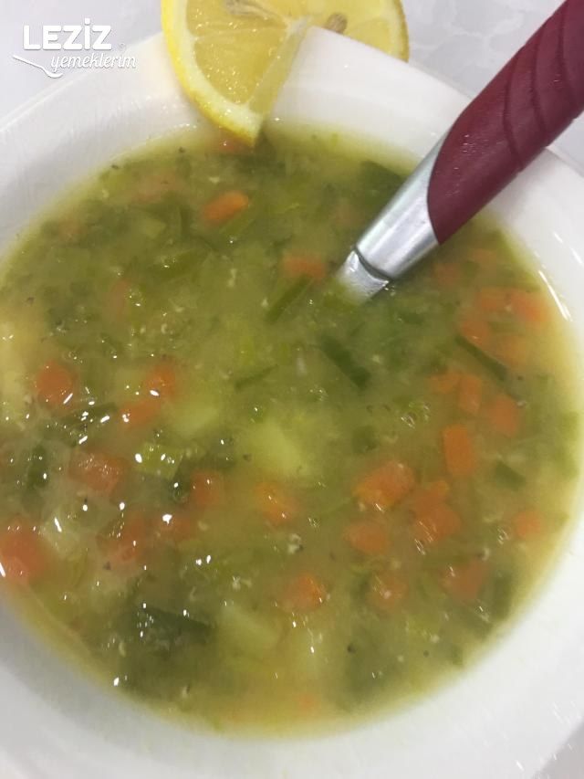 Pırasa Yapraklı Mercimek Çorbası