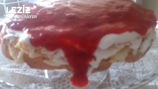 Çilekli Yaz Pastası (Çok Hafif)