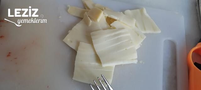 Kahvaltılık Kaşarlı Domates Tarifi