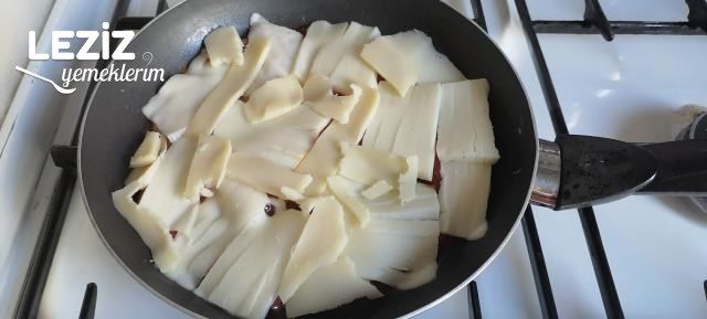 Kahvaltılık Kaşarlı Domates Tarifi