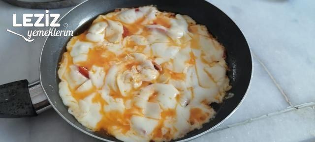 Kahvaltılık Kaşarlı Domates Tarifi