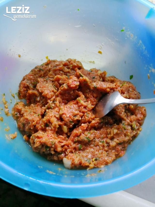 Ev Yapımı Lahmacun (Mutlaka Deneyin)