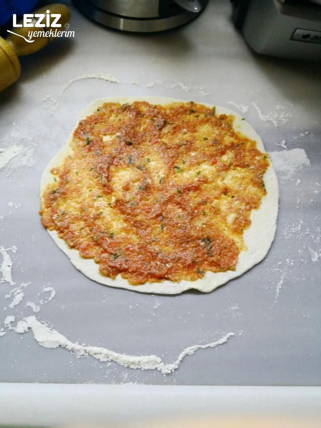 Ev Yapımı Lahmacun (Mutlaka Deneyin)