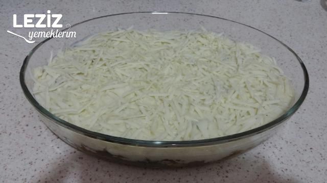Beşamel Soslu Nefis Kıymalı Pırasa Tarifi