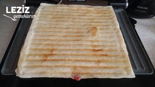 Tost Makinasında Sebzeli Börek Tarifi