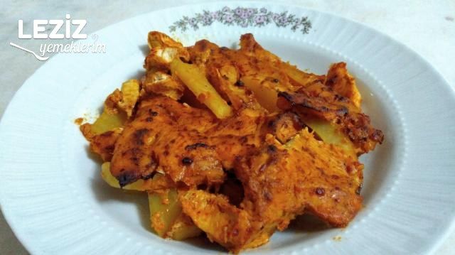Fırında Patatesli Soslu Tavuk