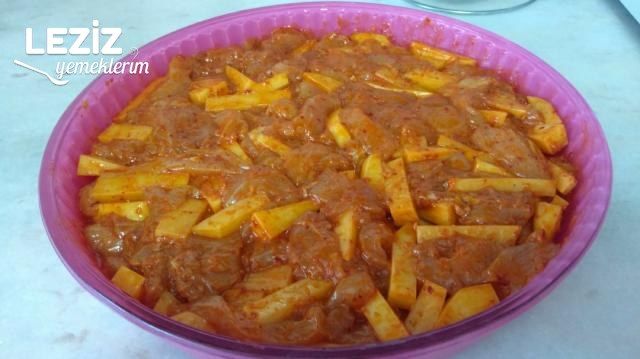 Fırında Patatesli Soslu Tavuk