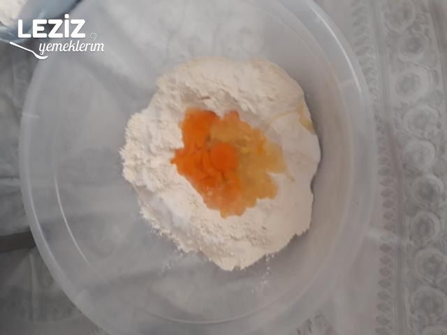 Tek Hamurda Hem Peynirli Hem Kıymalı El Açması Su Böreği