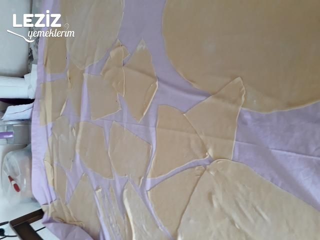 Tek Hamurda Hem Peynirli Hem Kıymalı El Açması Su Böreği