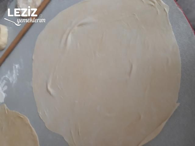 Tek Hamurda Hem Peynirli Hem Kıymalı El Açması Su Böreği