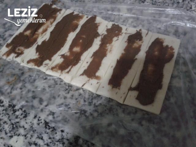 Çikolatalı Milfoy Tarifi (3 Malzeme İle)