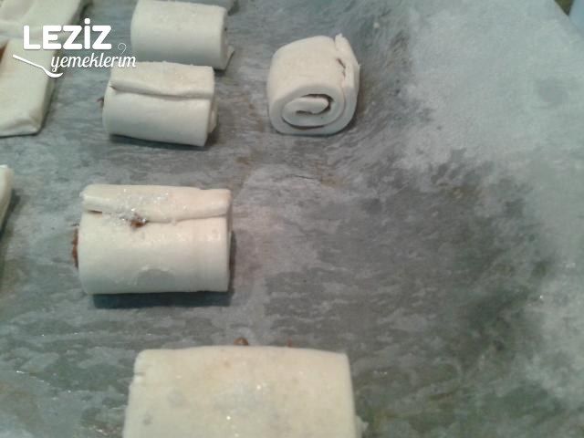 Çikolatalı Milfoy Tarifi (3 Malzeme İle)