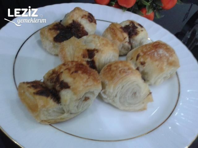 Çikolatalı Milfoy Tarifi (3 Malzeme İle)