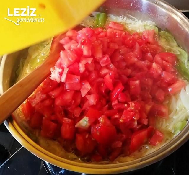 Domatesli Pilav Yapılışı