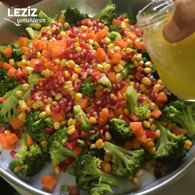 Narlı Brokoli Salatası