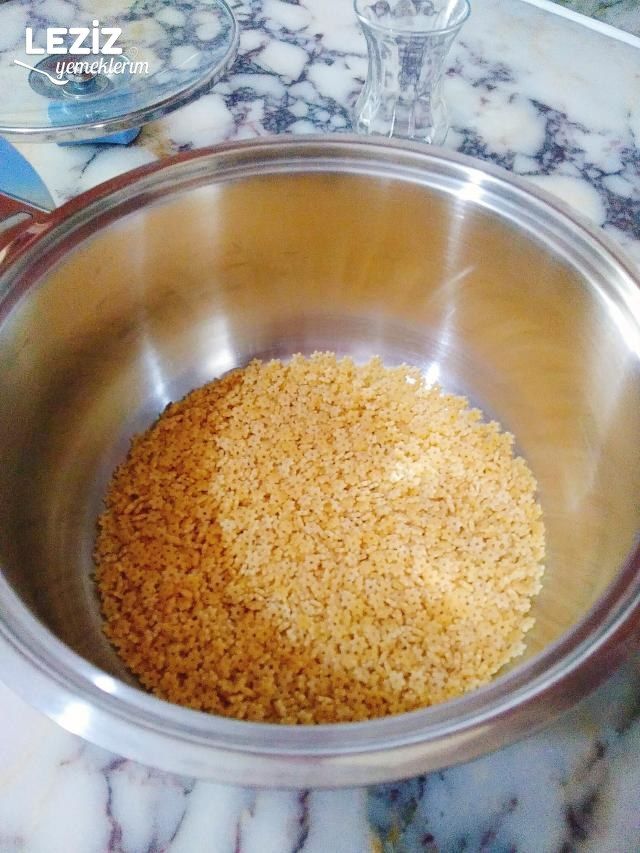 Çiçek Şehriyeli Yayla Çorbası