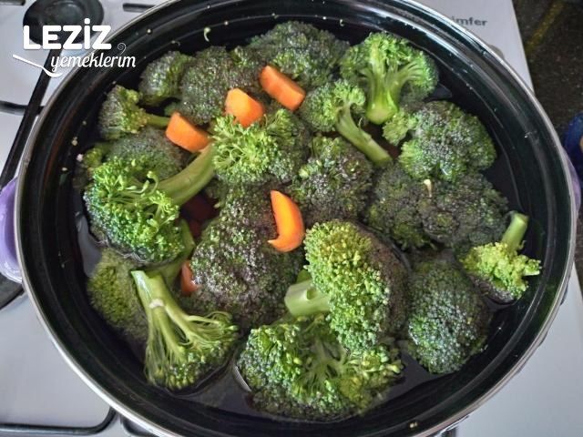 Yoğurtlu Cevizli Brokoli Salatası