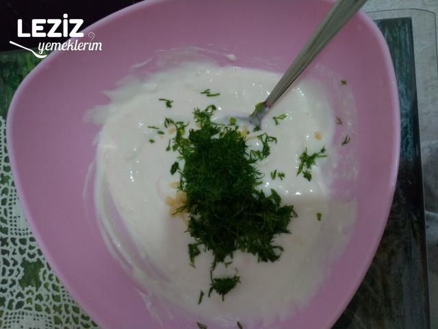 Yoğurtlu Cevizli Brokoli Salatası