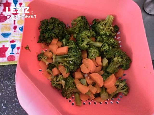 Yoğurtlu Cevizli Brokoli Salatası