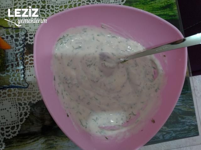 Yoğurtlu Cevizli Brokoli Salatası