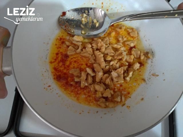 Yoğurtlu Cevizli Brokoli Salatası