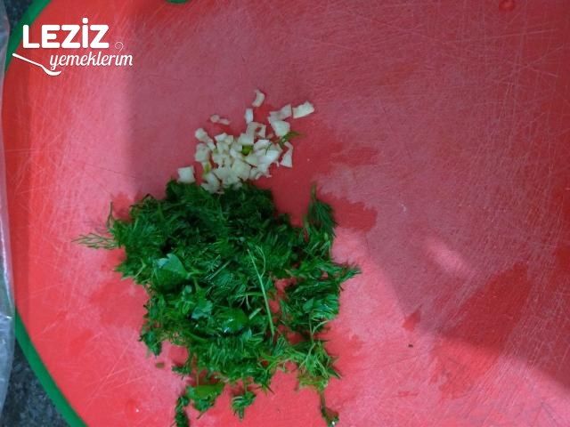 Yoğurtlu Cevizli Brokoli Salatası