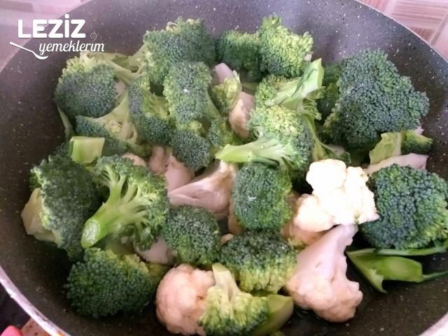 Enfes Soslu Karnabahar Ve Brokoli