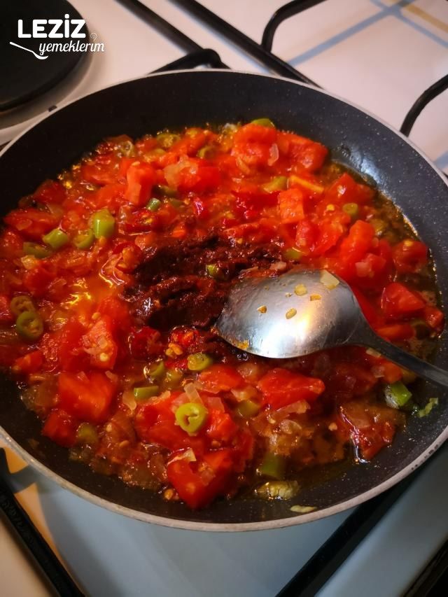 Domates Biber Soslu Bulgur Salatası