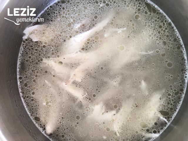 Tavuk Suyuna Tel Şehriye Çorbası Tarifi