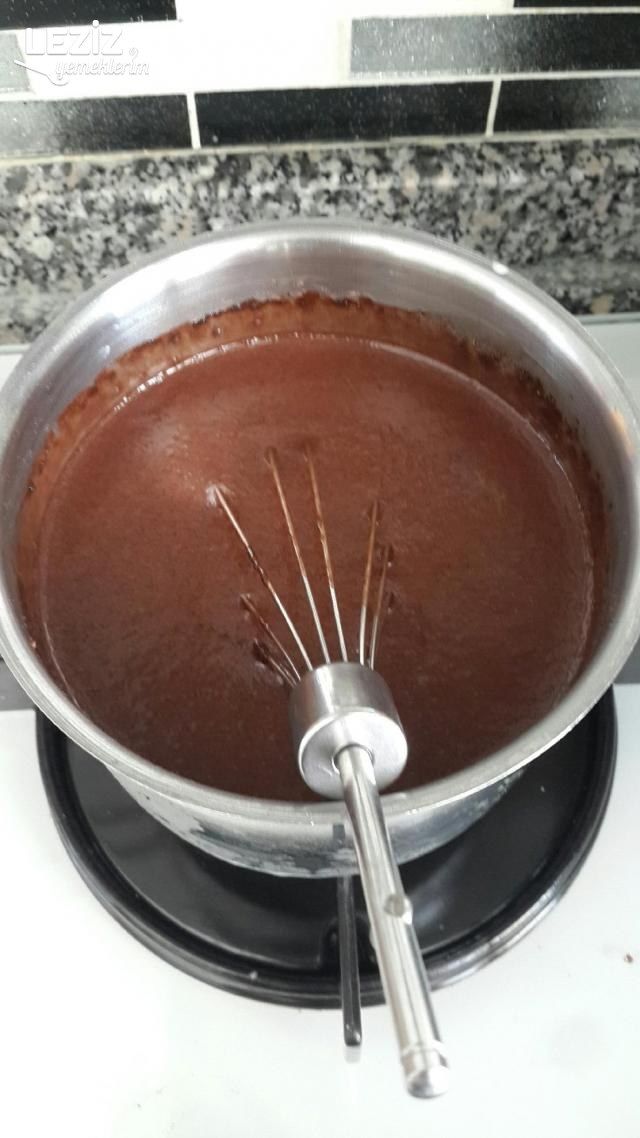 Bol Çikolatalı Ağlayan Kek