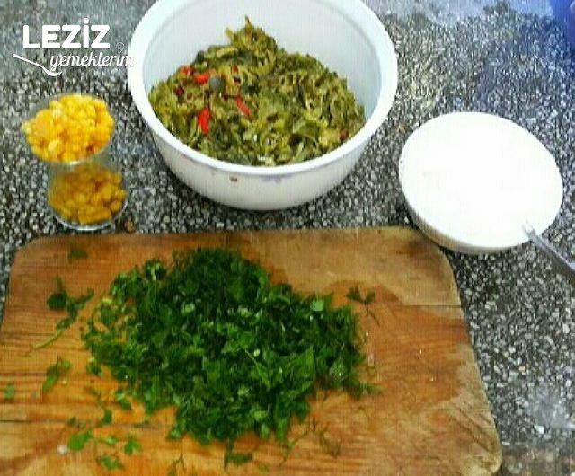 Yoğurtlu Kabak Kabuğu Salatası