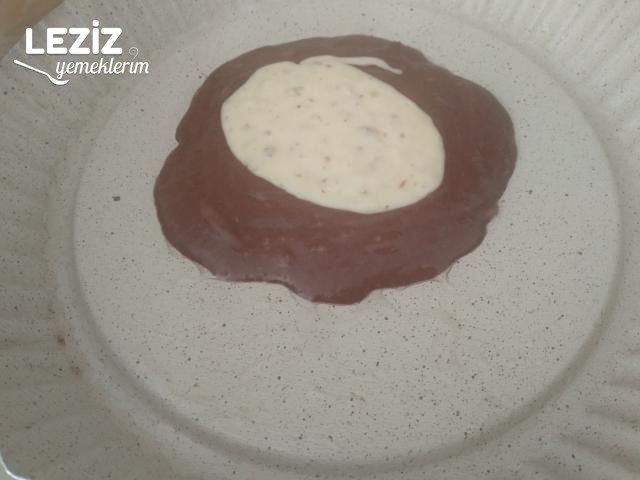 2 Renkli Kek (Kakaolu Ve Cevizli)