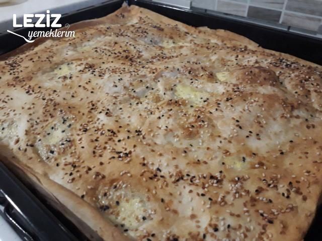 Domatesli Biberli Kıymalı Börek