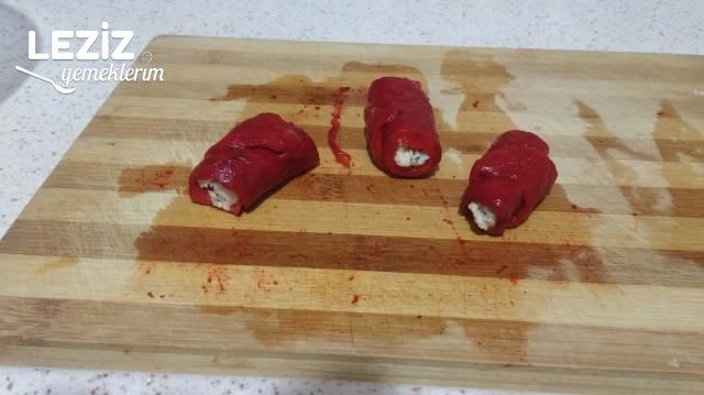 Kahvaltıya Peynirli Közlenmiş Kırmızı Biber Sarması