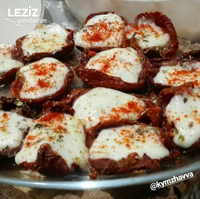 Kahvaltılık Kaşarlı Kuru Domates