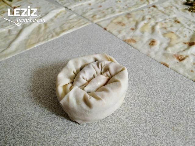Nefis Ispanaklı Gül Böreği Nasıl Yapılır