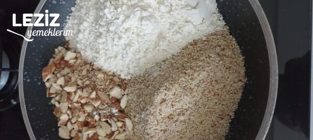 Kavala Kurabiyesi Tarifi, Bademli Kavala Kurabiyesi Nasıl Yapılır