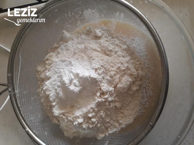 Soslu Elmalı Kek Tarifi