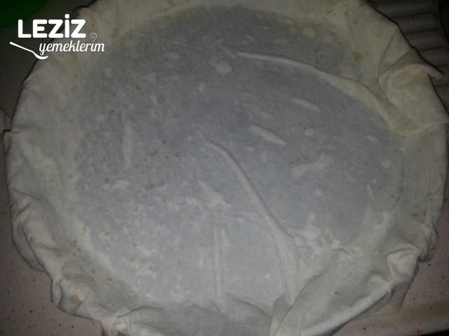 Su Böreği Tadında Ispanaklı Sodalı Börek