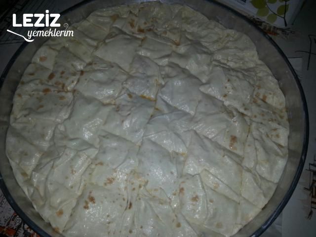 Su Böreği Tadında Ispanaklı Sodalı Börek