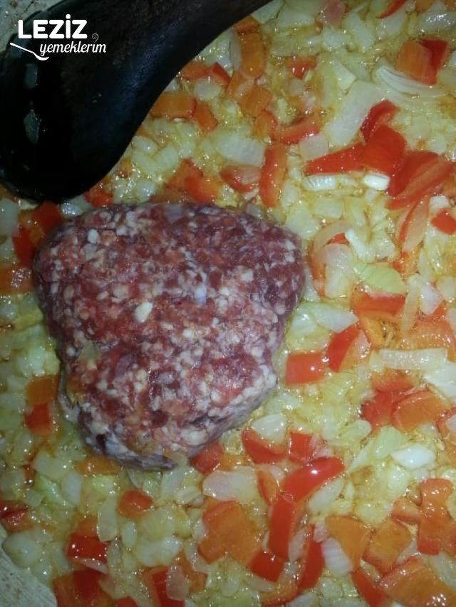 Su Böreği Tadında Ispanaklı Sodalı Börek