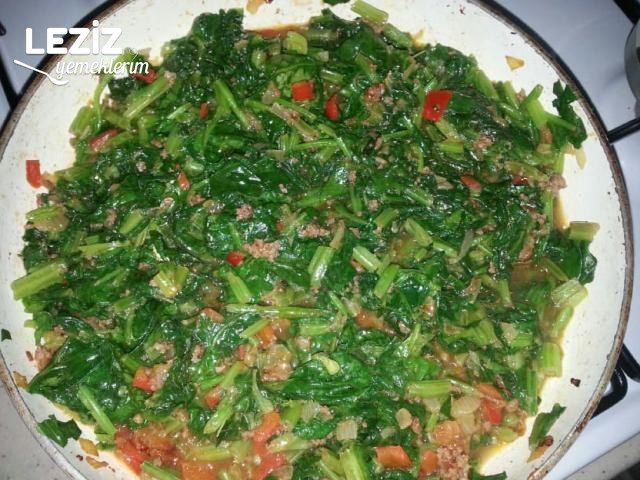 Su Böreği Tadında Ispanaklı Sodalı Börek