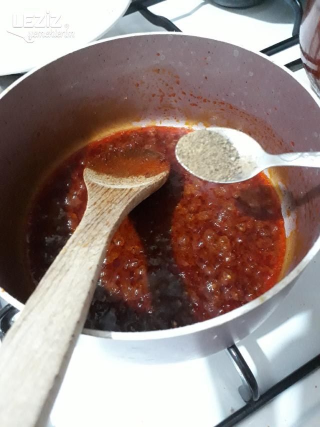 Süzme Mercimek Çorbası (Tavuklu Ve Salçalı Sosuyla)