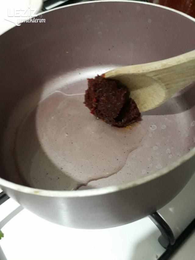 Süzme Mercimek Çorbası (Tavuklu Ve Salçalı Sosuyla)