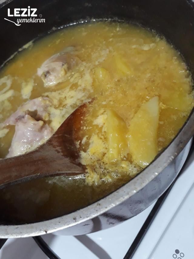 Süzme Mercimek Çorbası (Tavuklu Ve Salçalı Sosuyla)