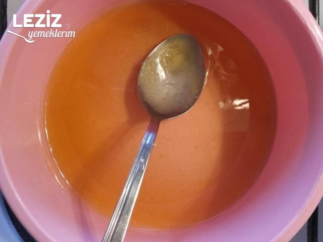 Bal Soslu Islak Kek Tarifi