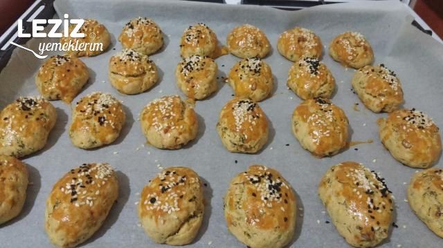 Ağızda Dağılan Otlu Cevizli Poğaça