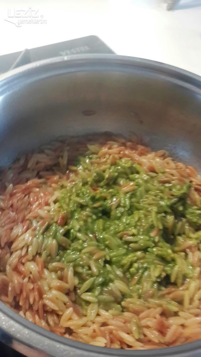 Pesto Soslu Şehriye Pilavı