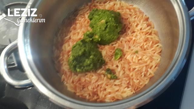 Pesto Soslu Şehriye Pilavı